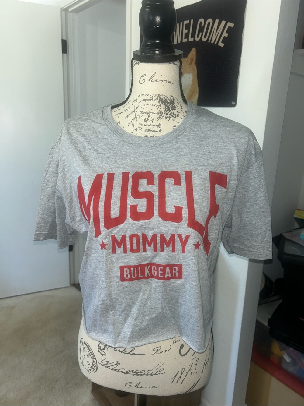 Large Muscle Mommy Crop